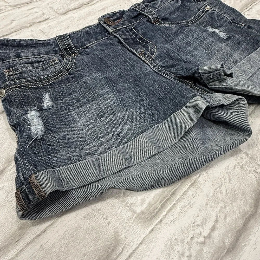 Wallflower Distressed Denim Jean Short Shorts 9 Medium Wash Blue Jean Cuffed Y2K